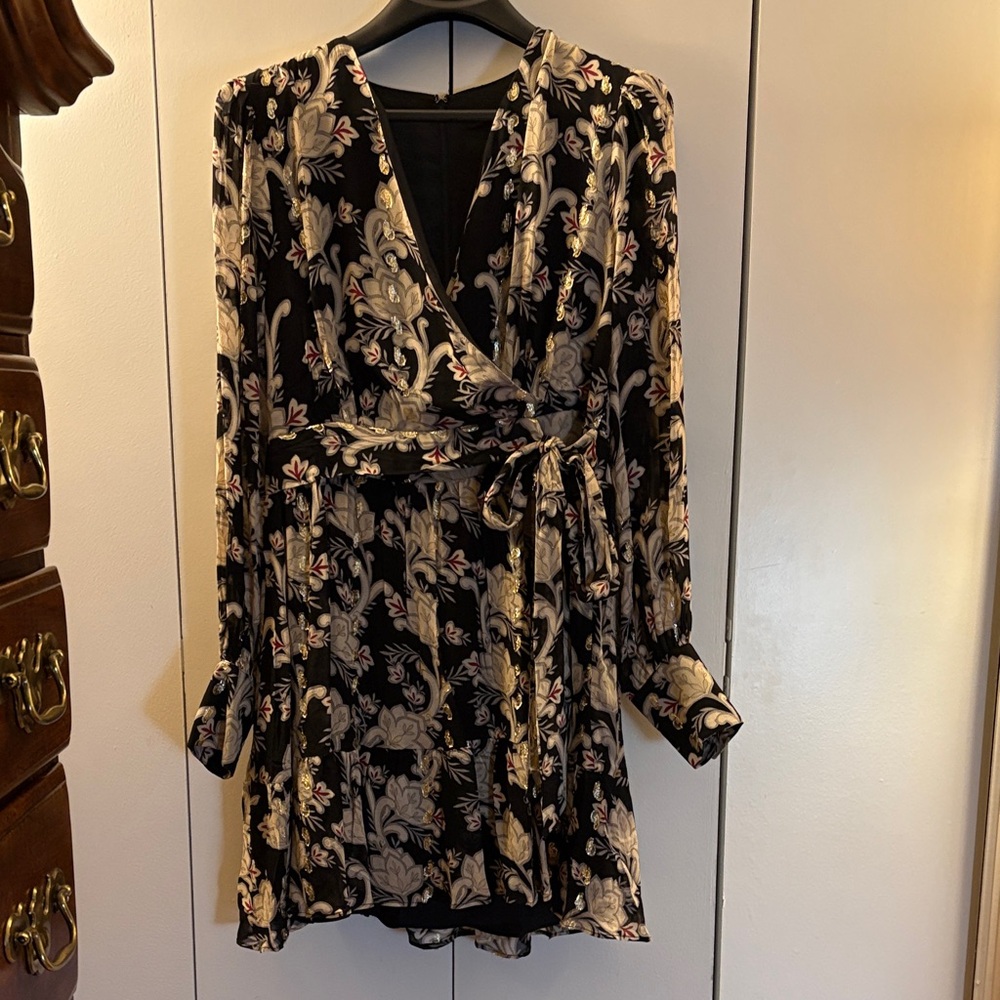 NWT White House Black Market Black and Silver Floral Long Sleeve Dress